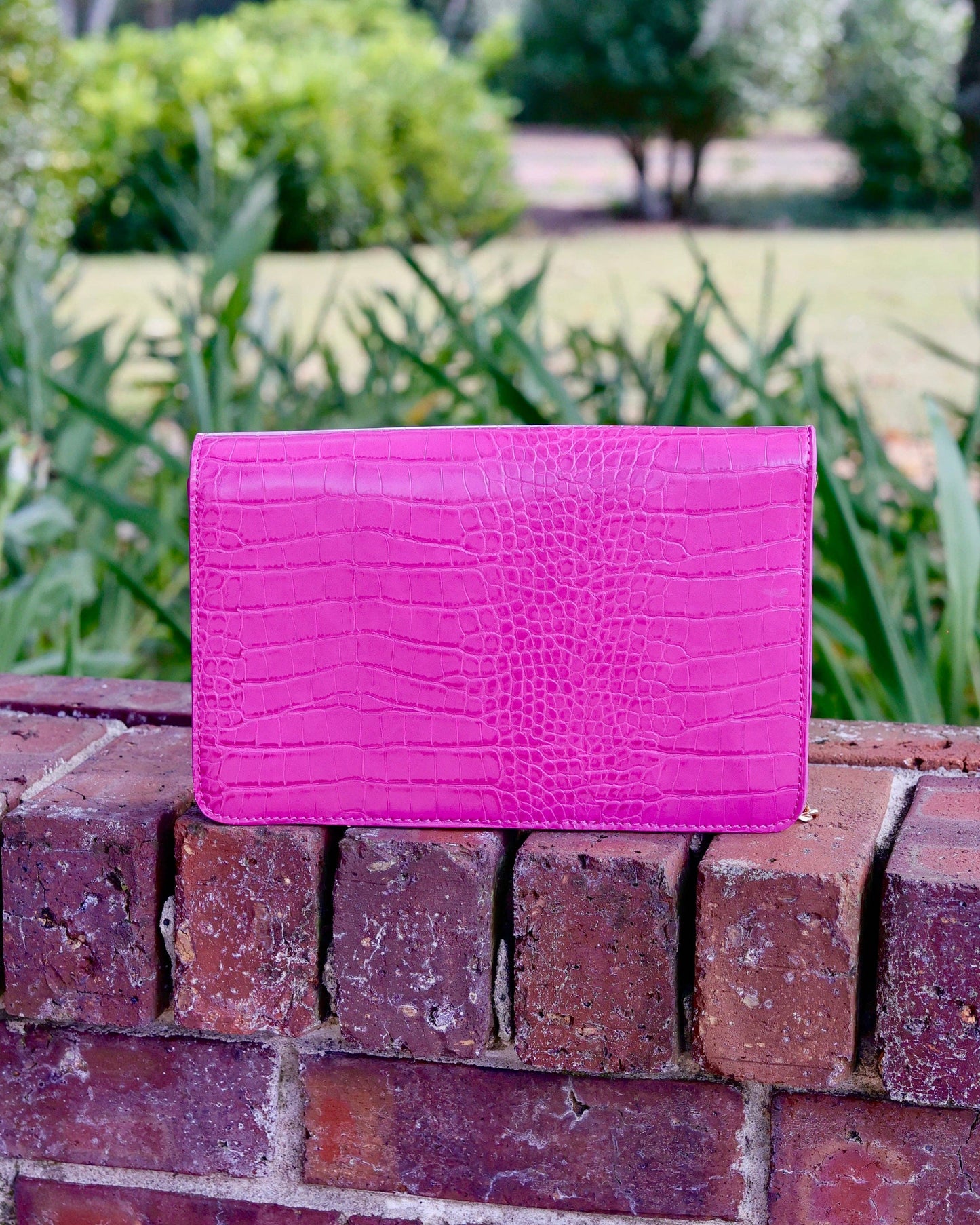Bryn Clutch/Crossbody Hot Pink EC