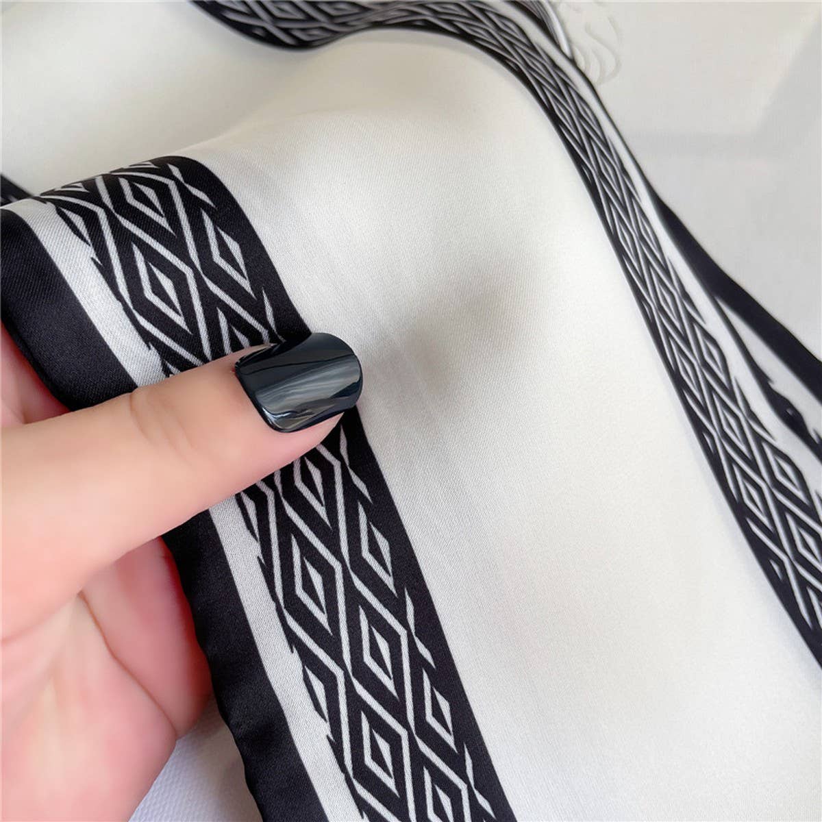 THIN SIMPLE GEOMETRIC LONG SILK SCARF