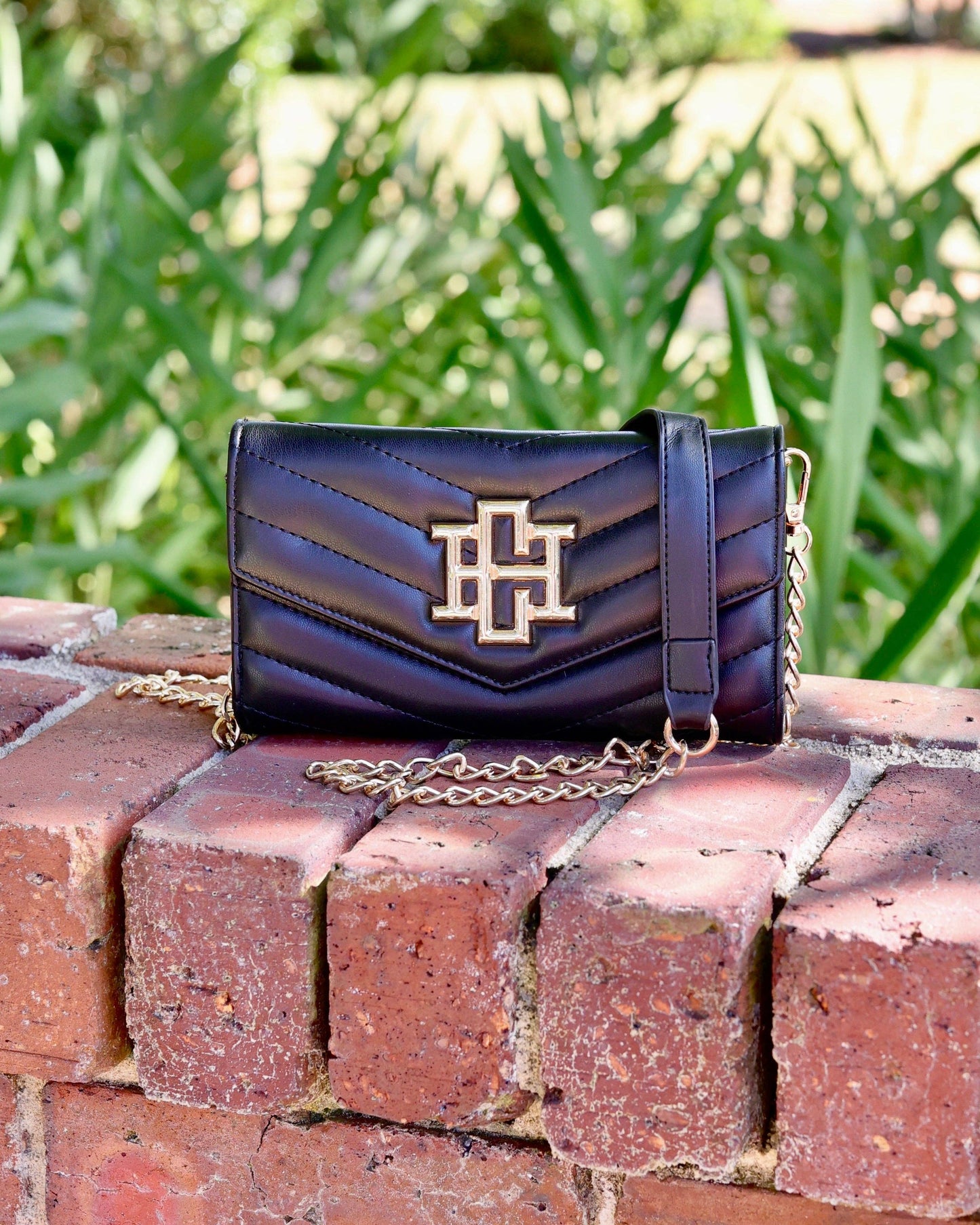 Carlington Clutch/Crossbody Black VQ