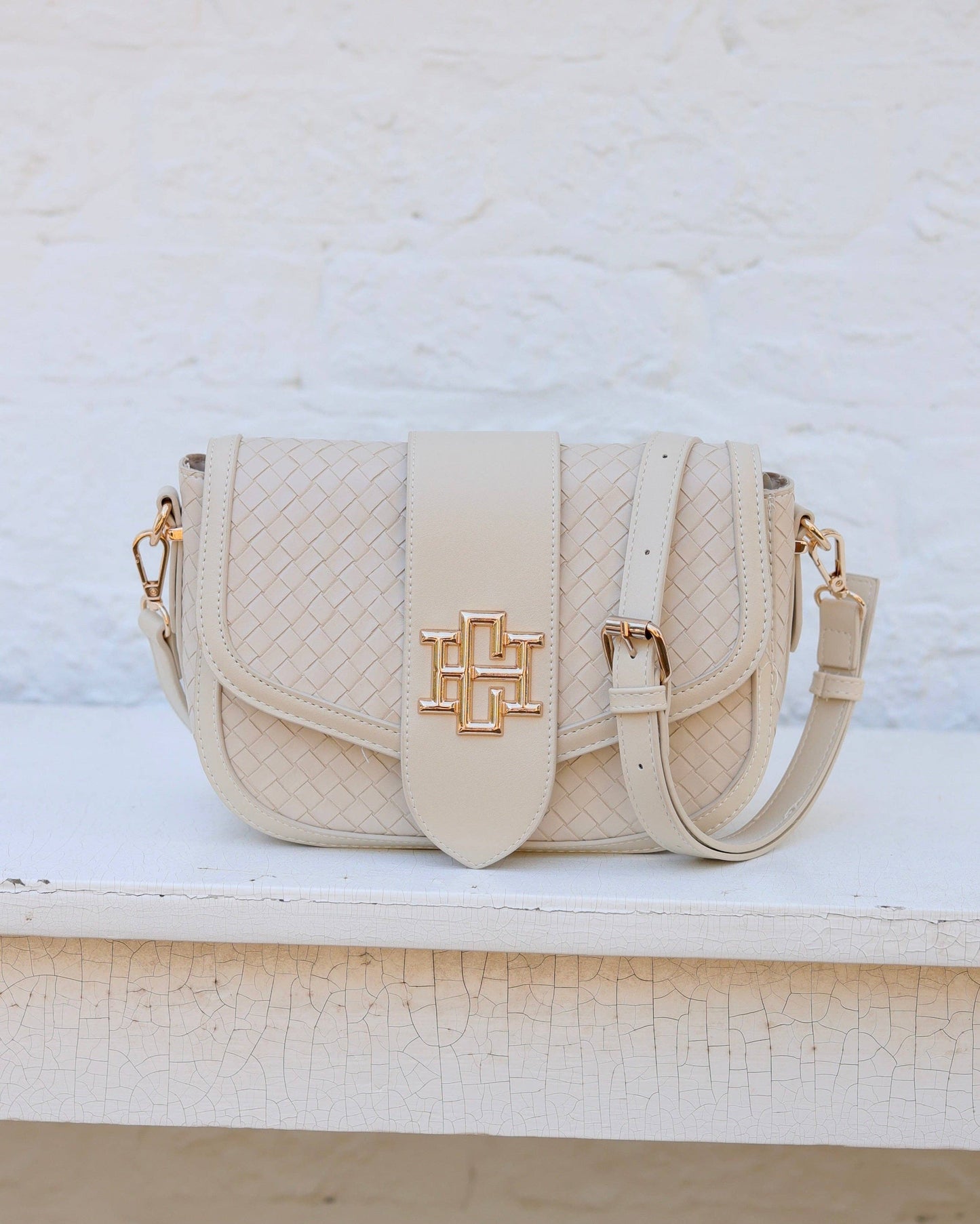 Griffin Crossbody Bag Woven Almond