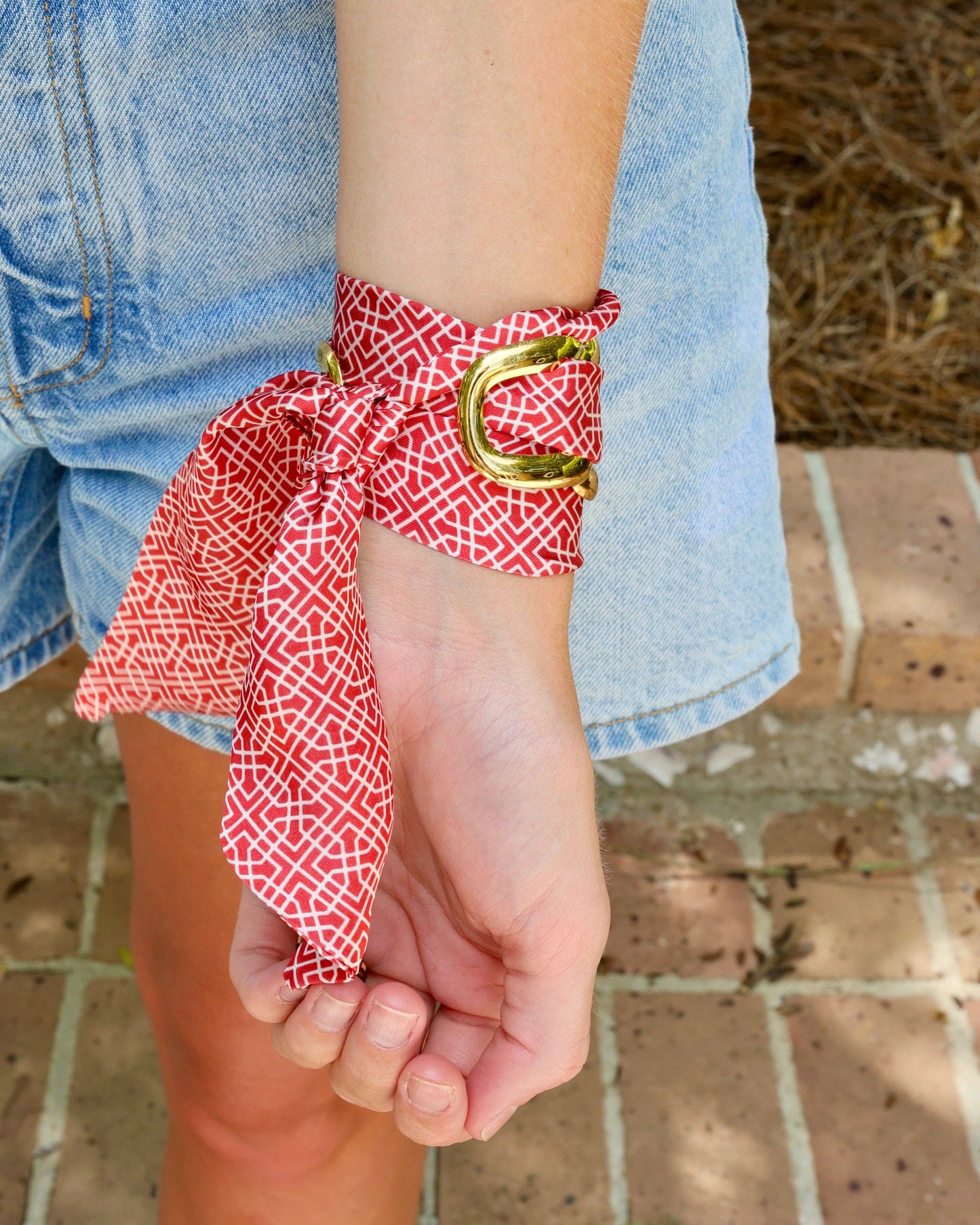 Serafina Scarf Bracelet Rd Wht  Geo