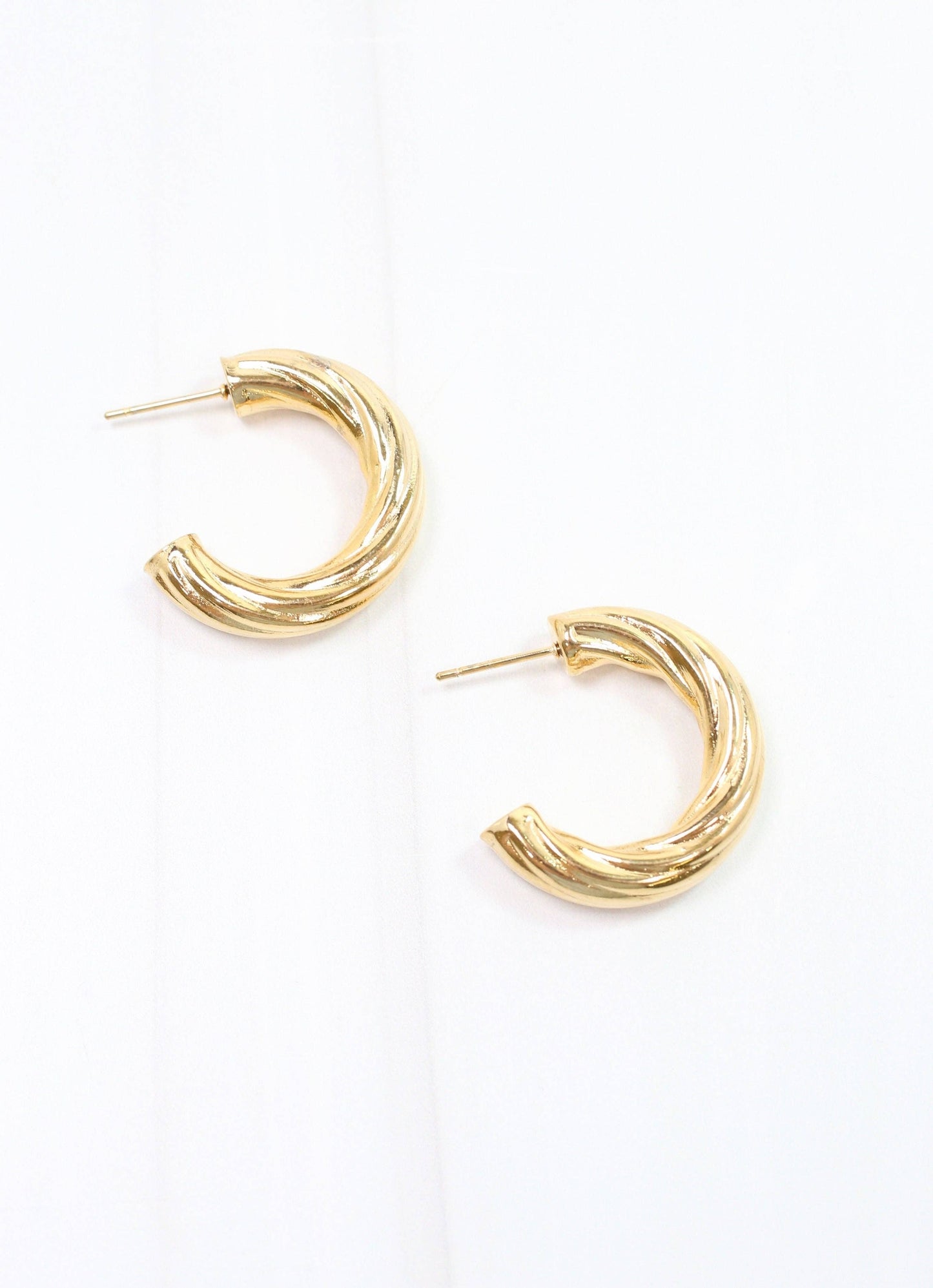 Cornelius Twisted Hoop Earring Shiny Gold