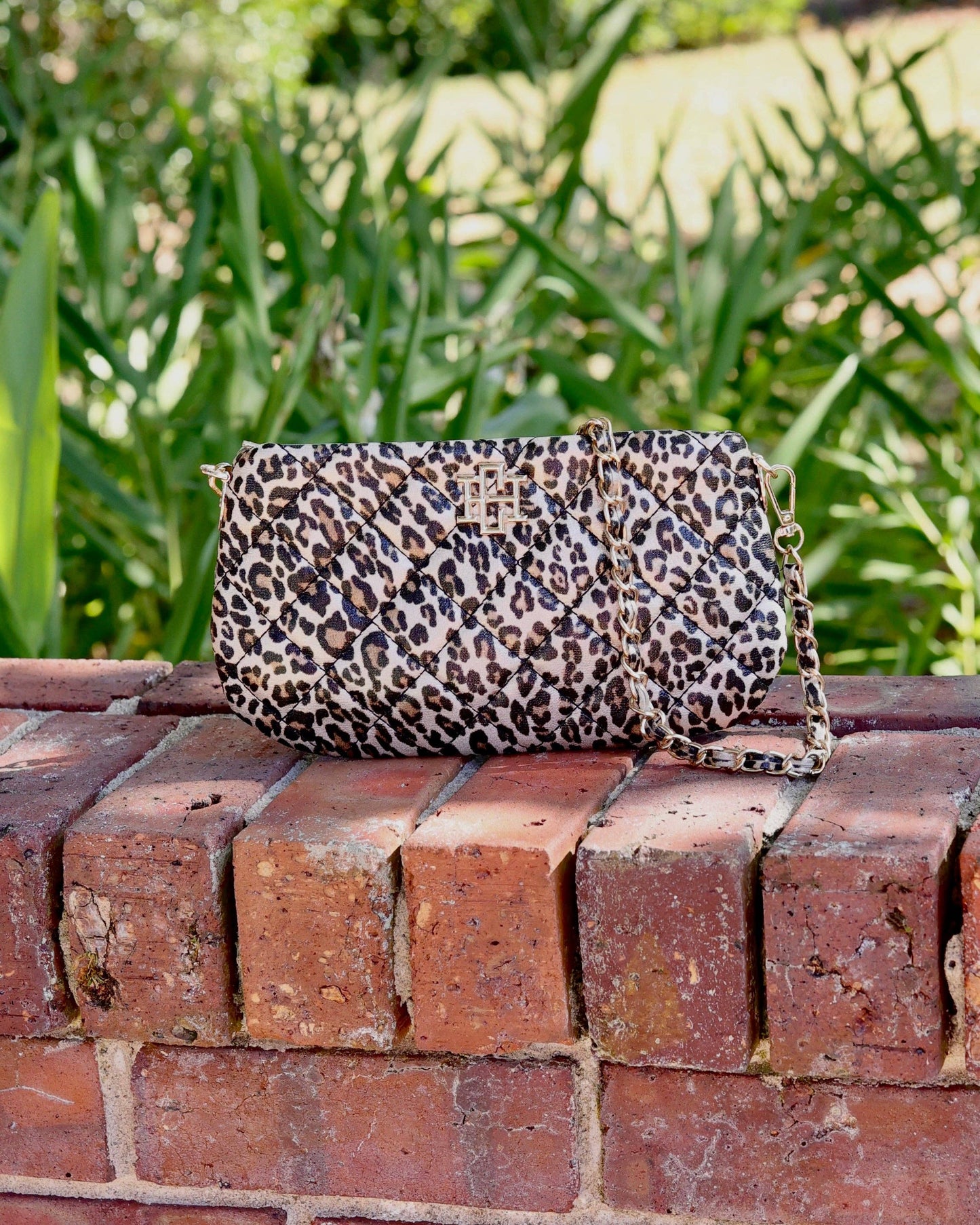 Livi Crossbody Spotted SQ