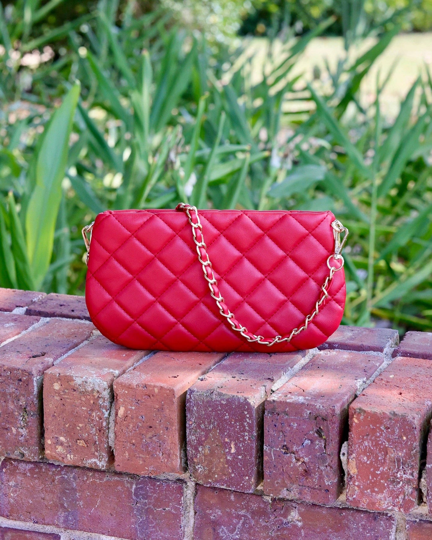 Livi Crossbody Red SQ