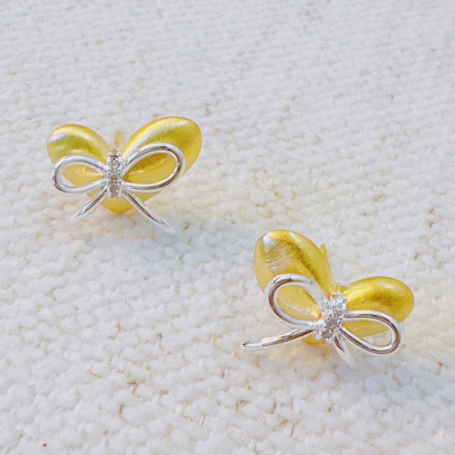 Gold Heart Bow Stud Earrings – Elegant Mixed-Metal Studs with Silver Bow Detail