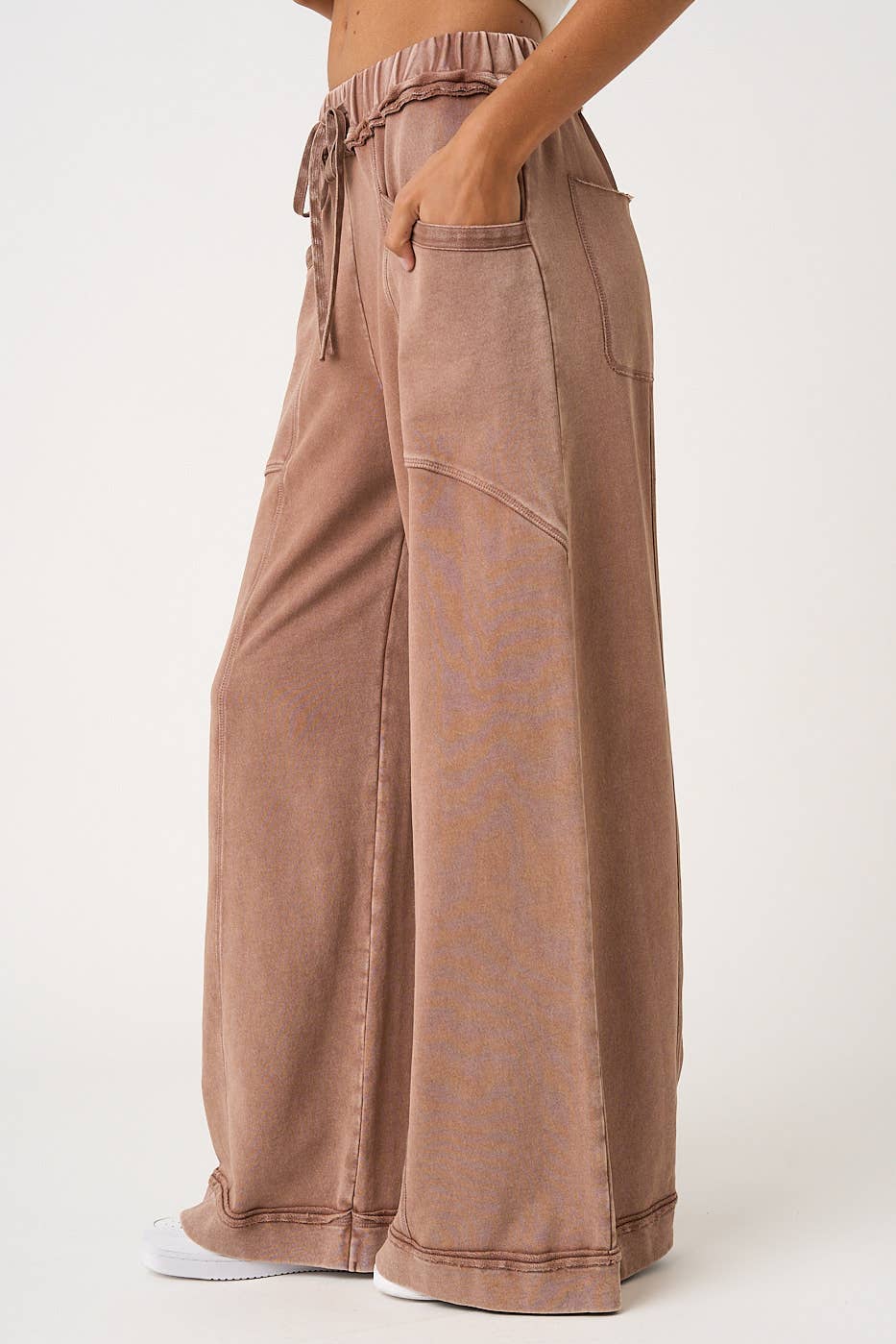 MINERAL WASH CURVED SEAM WIDE LEG PANTS
